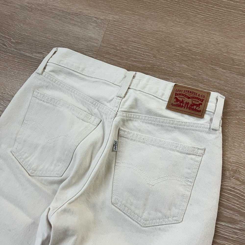 Levi's Women's Low Pro Straight Leg Jeans in White - Picture 4 of 4